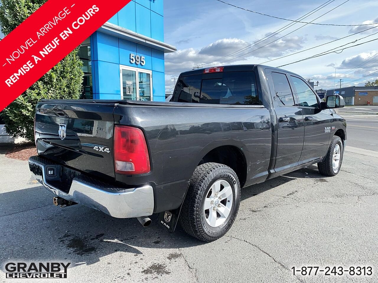 Ram 1500 Cabine quad 4RM, 140,5 po SLT | 27-0112B 2016 Noir Granby - photo #4