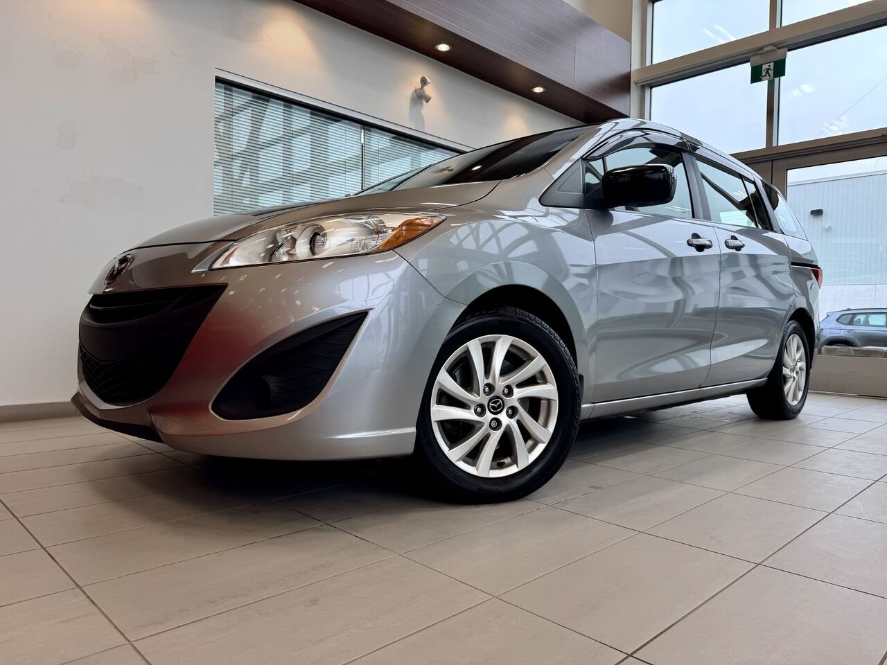 2014 Mazda Mazda5 Silver Notre-Dame-des-Prairies - photo #11