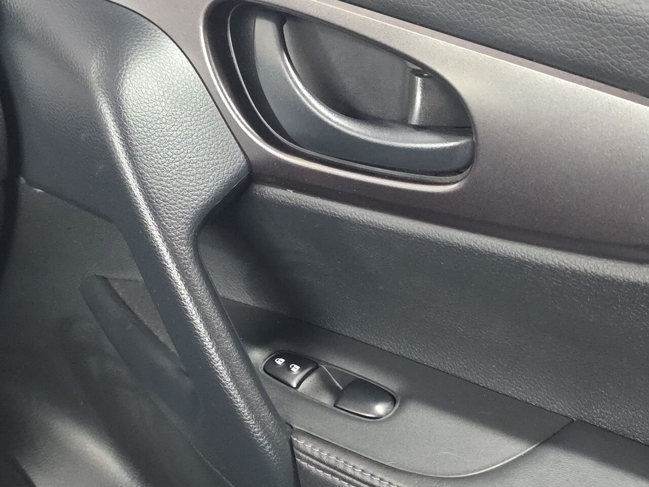 Nissan Qashqai S TA CVT, Cruise control, commande audio au volant, détecteur d'angles morts 2023 Noir Val-David - photo #15