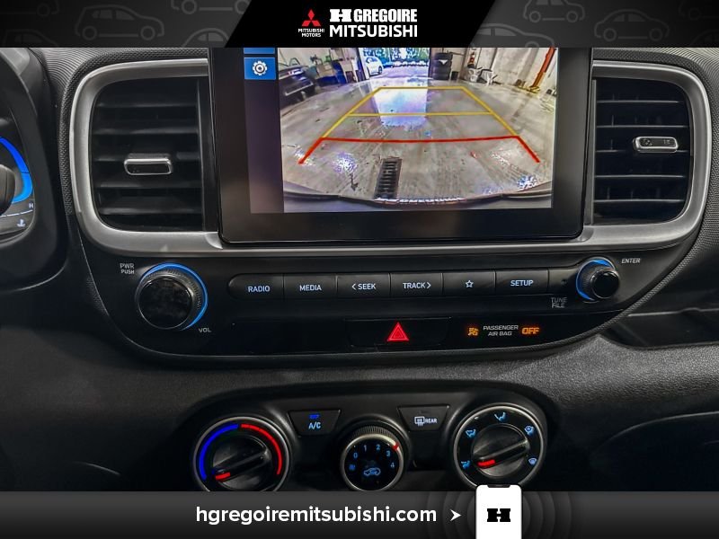 2025 Hyundai Venue White Laval - photo #25