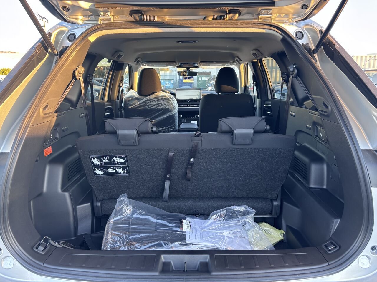 2026 Mitsubishi Outlander Plug-In Hybrid Sterling Silver Saint-Eustache - photo #2