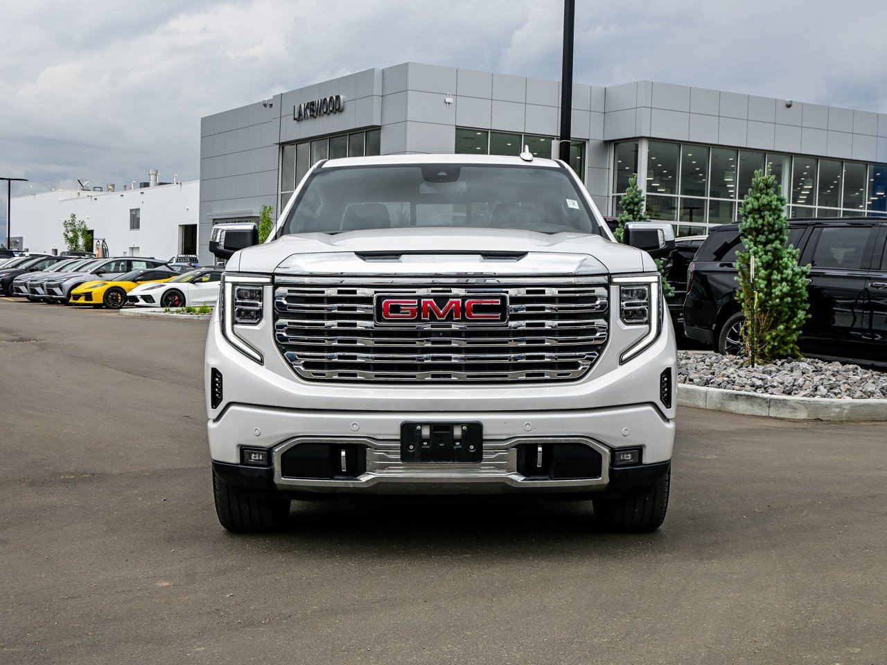 2024 GMC Sierra 1500 4WD Crew Cab 147 Denali White Sherwood Park - photo #2