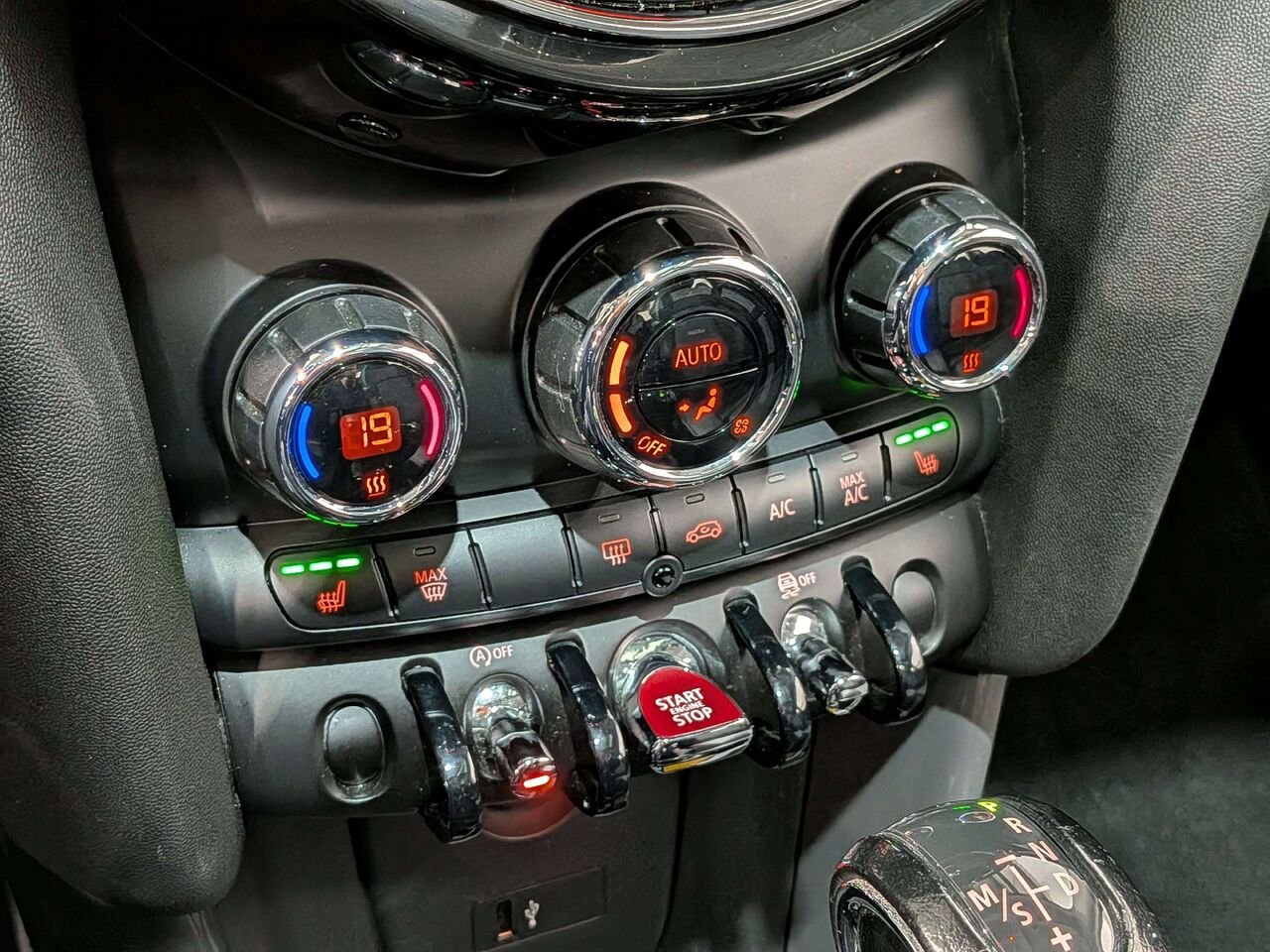 MINI 3 Door Cooper FWD 2019 Gris Val-David - photo #24