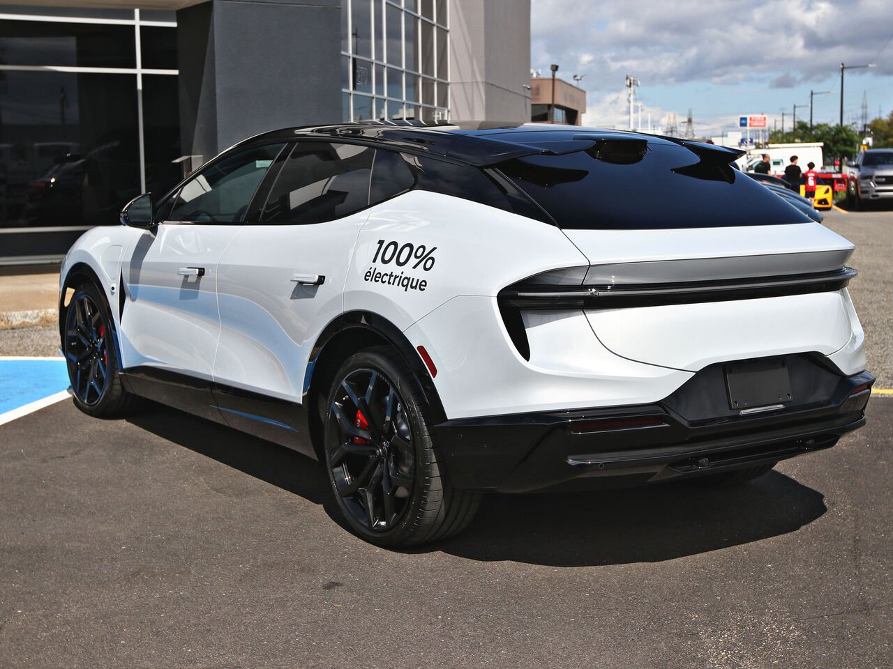 Lotus Eletre 2026 Argent Québec - photo #8