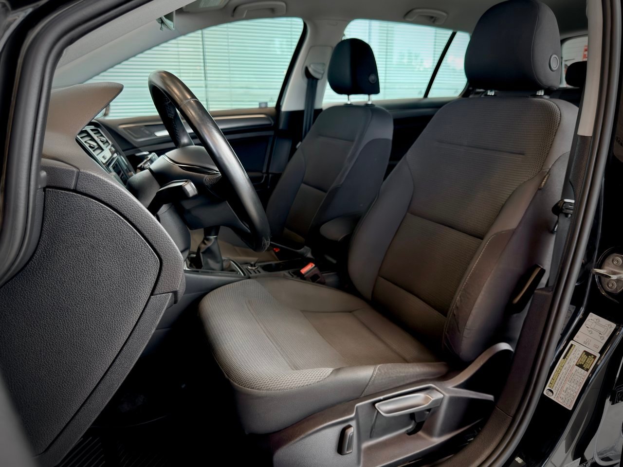 2019 Volkswagen Golf Black Notre-Dame-des-Prairies - photo #16