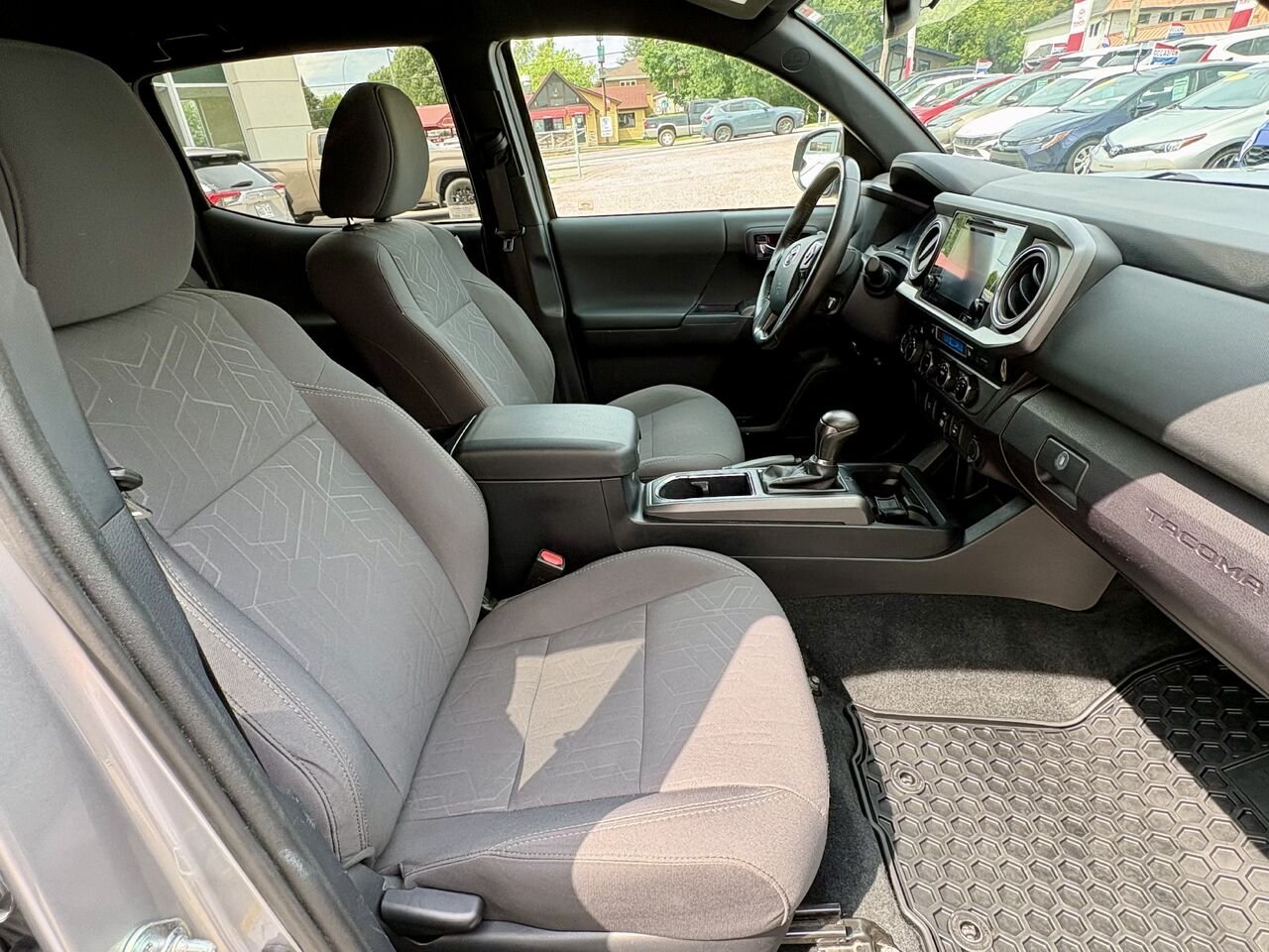 2018 Toyota TACOMA Silver Mont-Laurier - photo #13