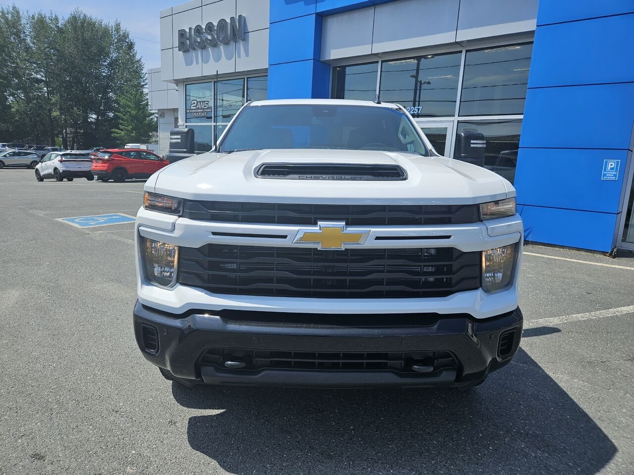 Chevrolet Silverado 2500HD Custom cabine multiplace 4RM 172 po 2026 Blanc sommet Thetford Mines - photo #5