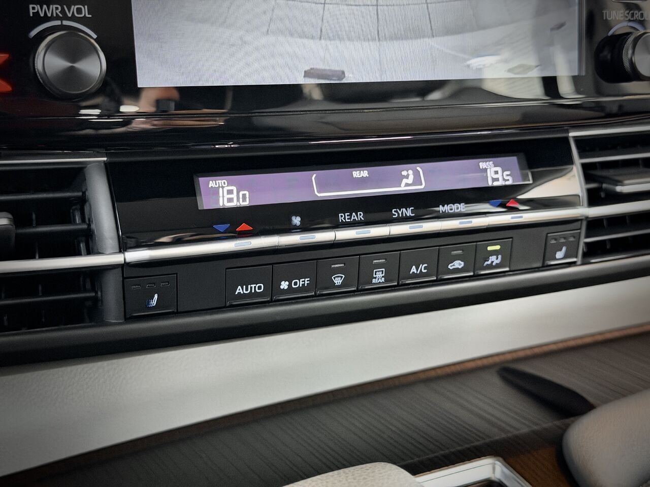 2022 Toyota Sienna Silver Notre-Dame-des-Prairies - photo #28