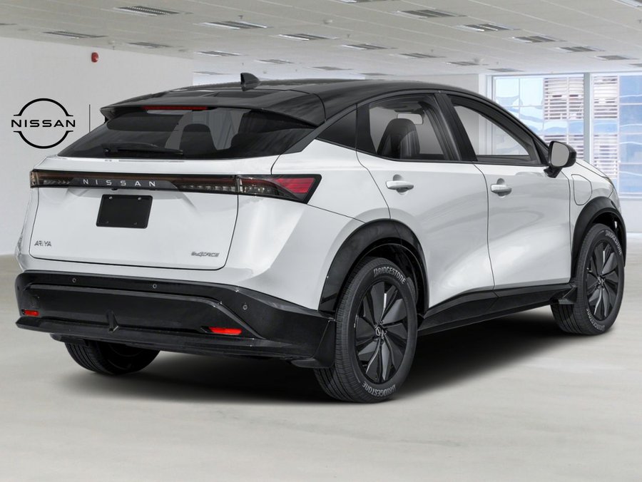 2026 Nissan ARIYA 2026 Everest White Pearl Tricoat/Black Diamond Pearl