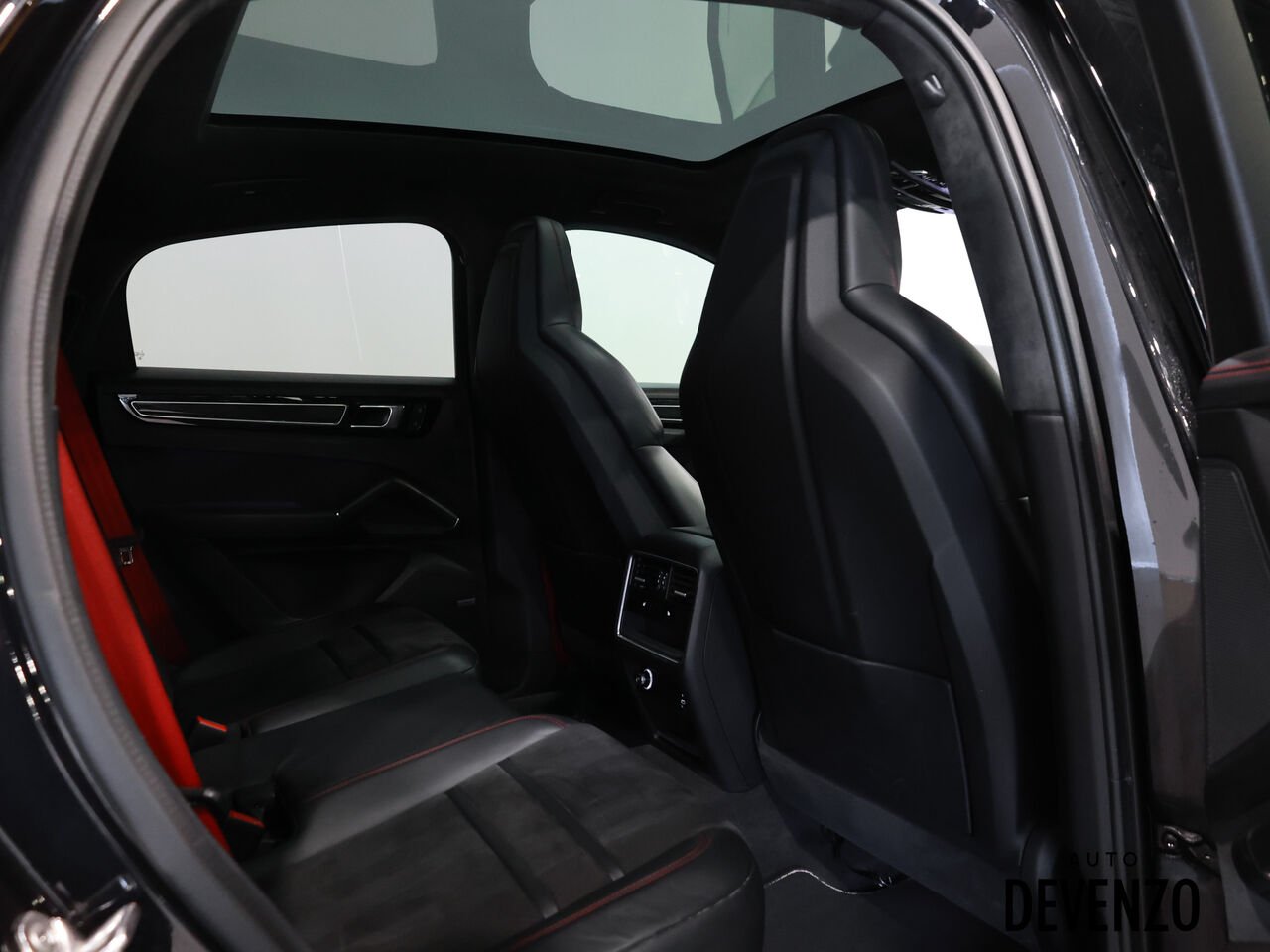 2022 Porsche Cayenne Black Saint-Eustache - photo #8