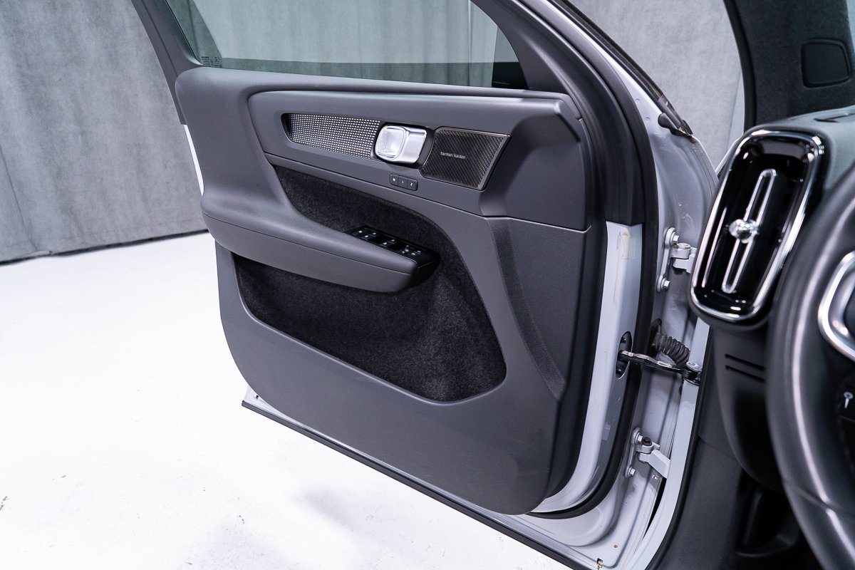 Volvo XC40 T5 R-DESIGN CLIMAT ADVANCED HARMAN KARDON 2022 Argent Montréal - photo #12