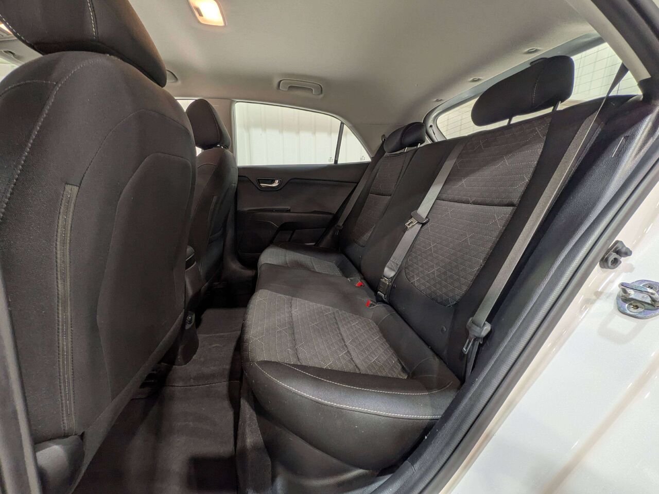 2018 Kia Rio 5-door LX Manual White Val-David - photo #10