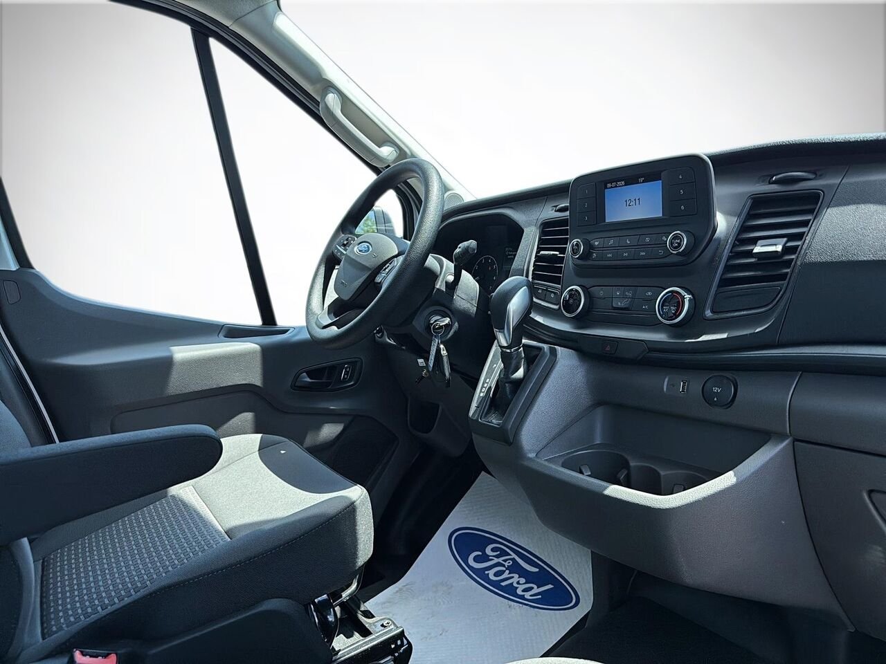 2025 Ford Transit Cutaway Oxford White Saint-Jérôme - photo #7