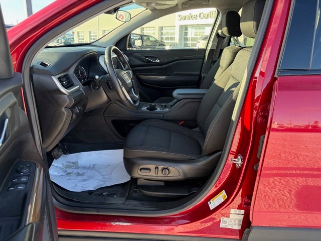 2023 GMC Acadia 4WD SLE Red
