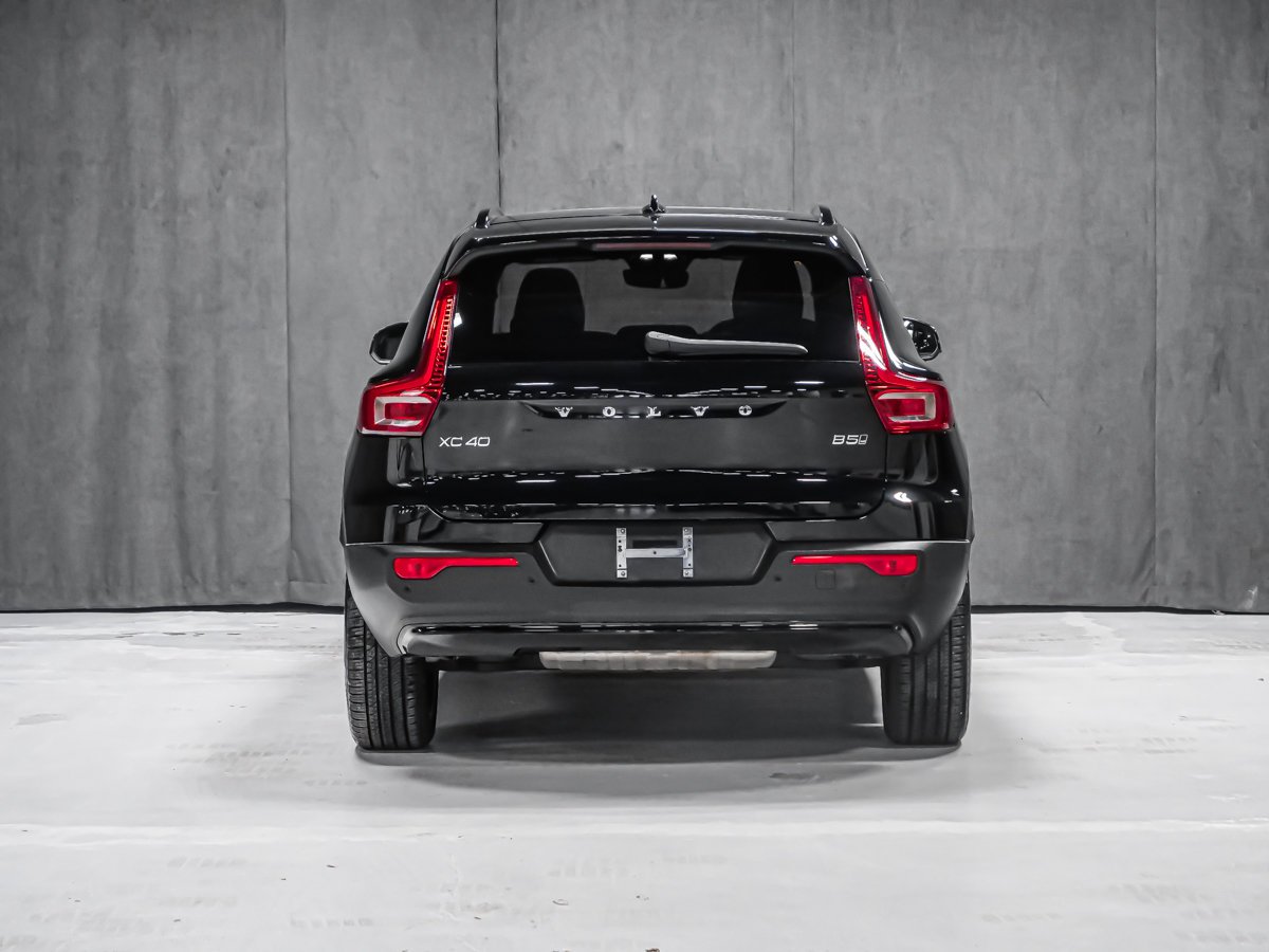 Volvo XC40 B5 PLUS DARK THEME CLIMATE 2025 Noir Montréal - photo #4