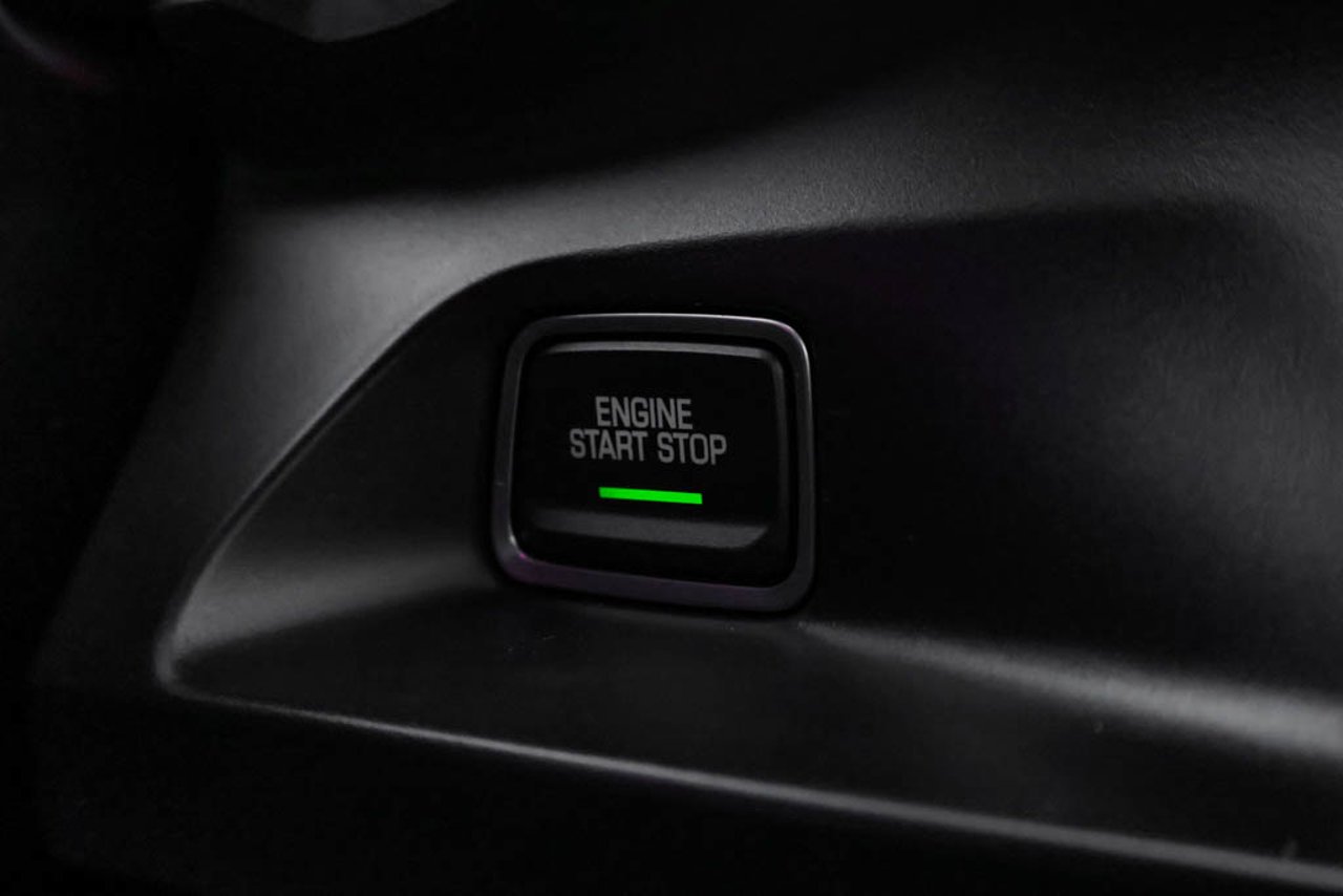 2018 Chevrolet Camaro 2dr Cpe 2LT Red Sherwood Park - photo #22