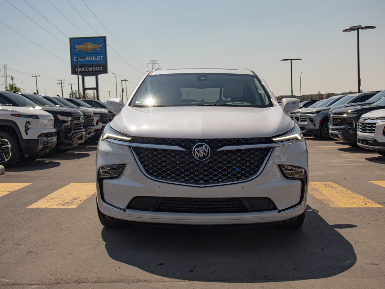 2024 Buick Enclave AWD 4dr Avenir White Sherwood Park - photo #2
