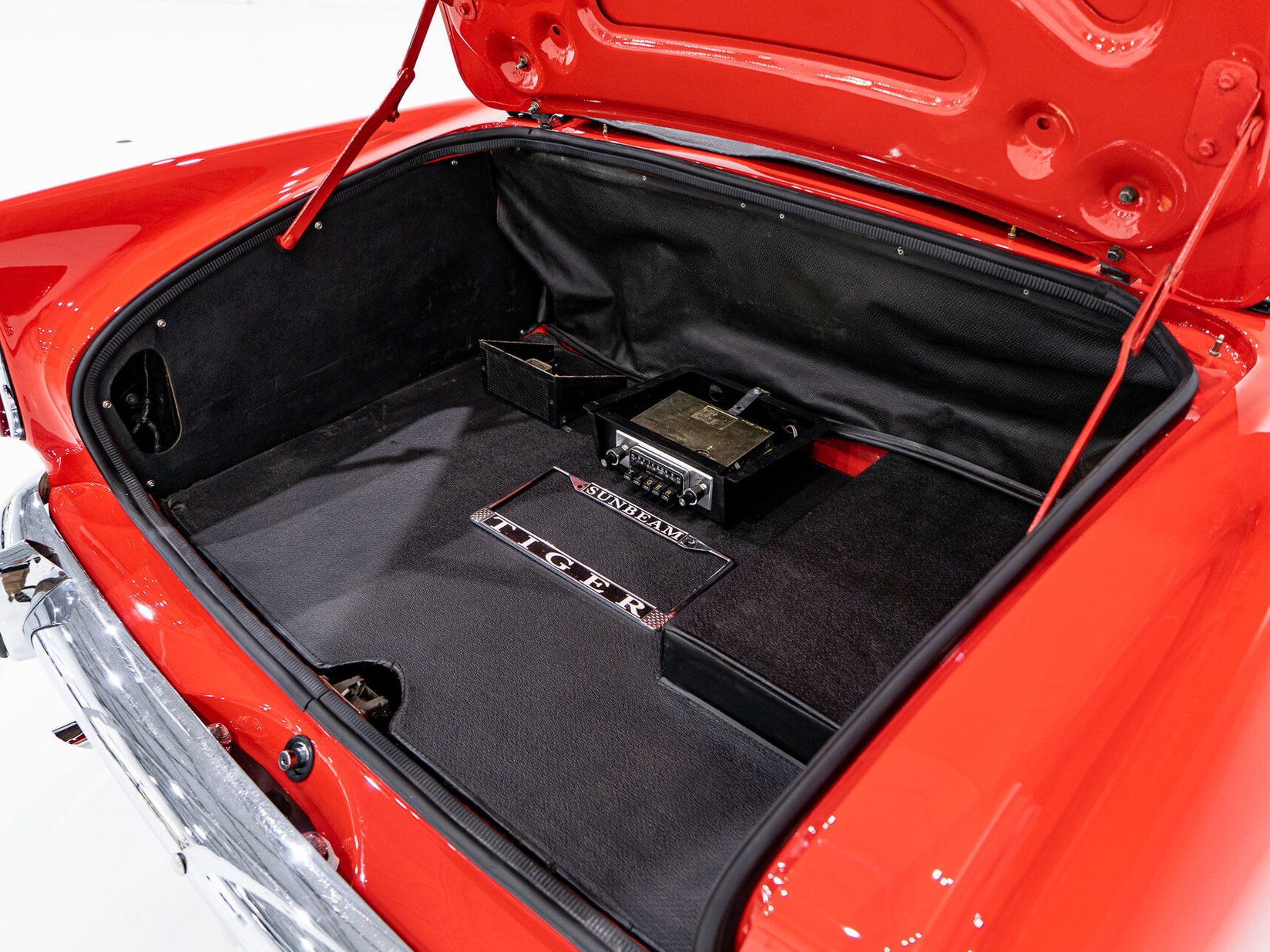 Sunbeam Tiger Unrestored with single repaint **PRIX EN USD** 1967 Rouge Montréal - photo #79