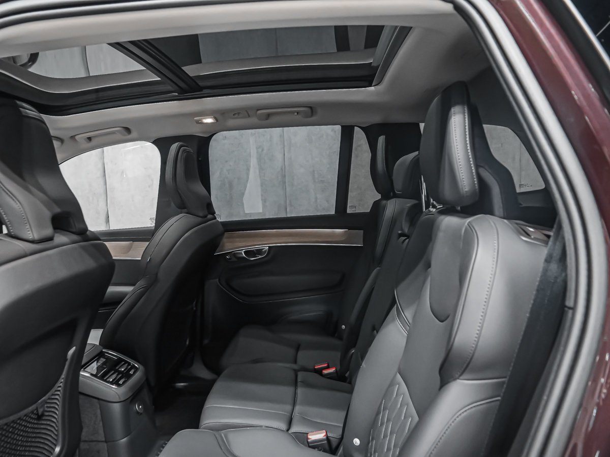 Volvo XC90 Plug-In Hybrid T8 PLUS BRIGHT 2025 Rouge Montréal - photo #11