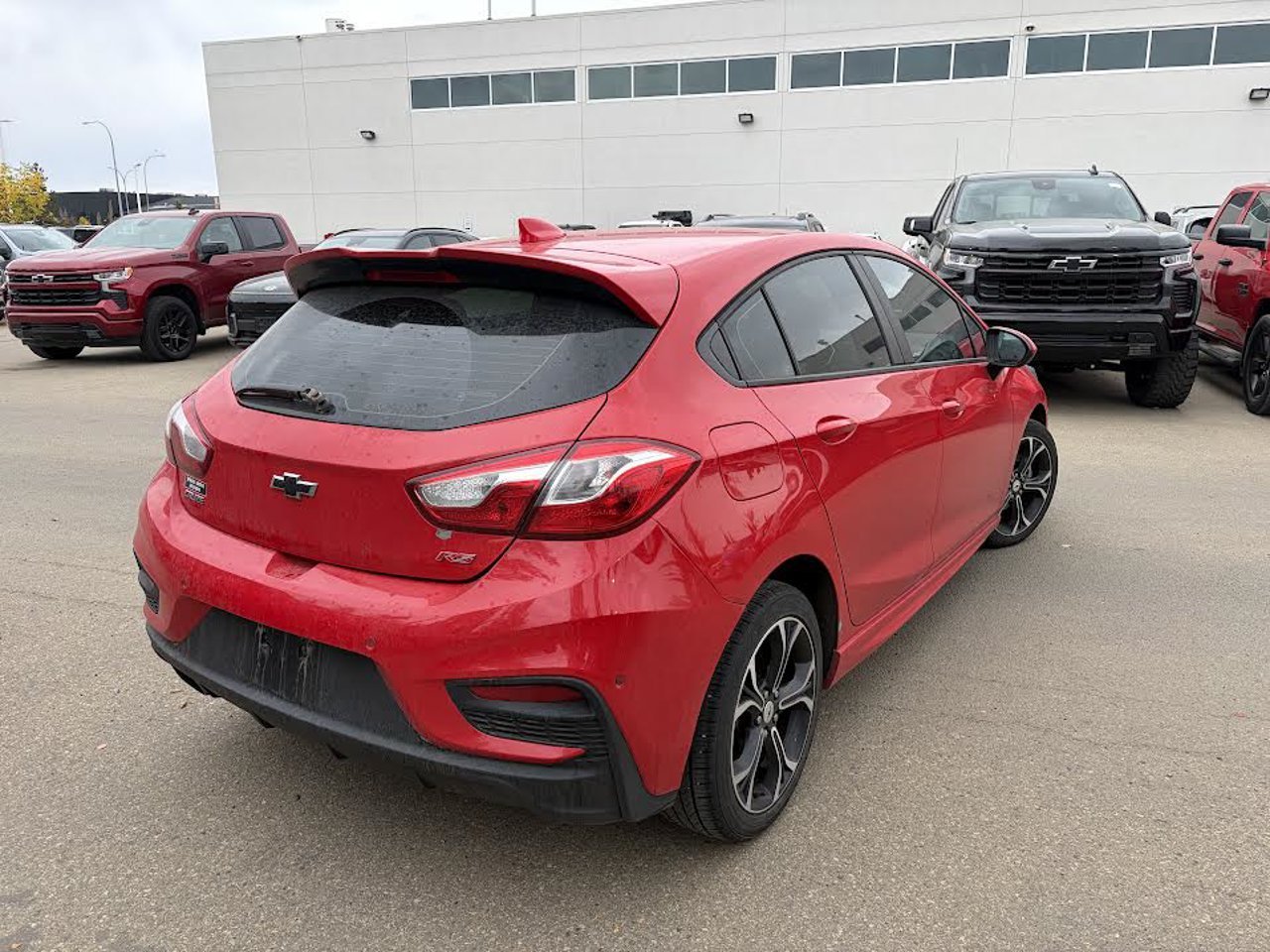 2019 Chevrolet Cruze 4dr HB LT Red Sherwood Park - photo #3
