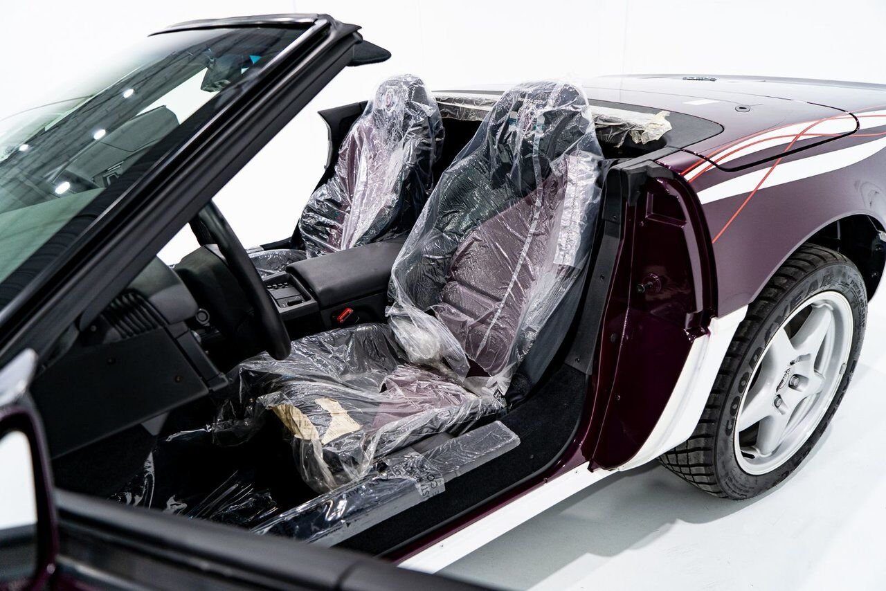 1995 Chevrolet Corvette *PRIX EN USD* RPO Z4Z PACE CAR PRESENTED IN DELIVERY PACKAGING WITH ONLY 192MILES (307KM) FROM NEW White Montreal - photo #7