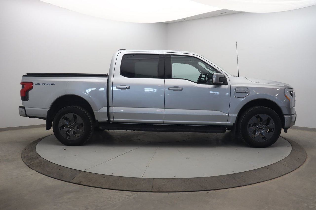 2023 Ford F-150 Lightning Black Baie-Comeau - photo #2
