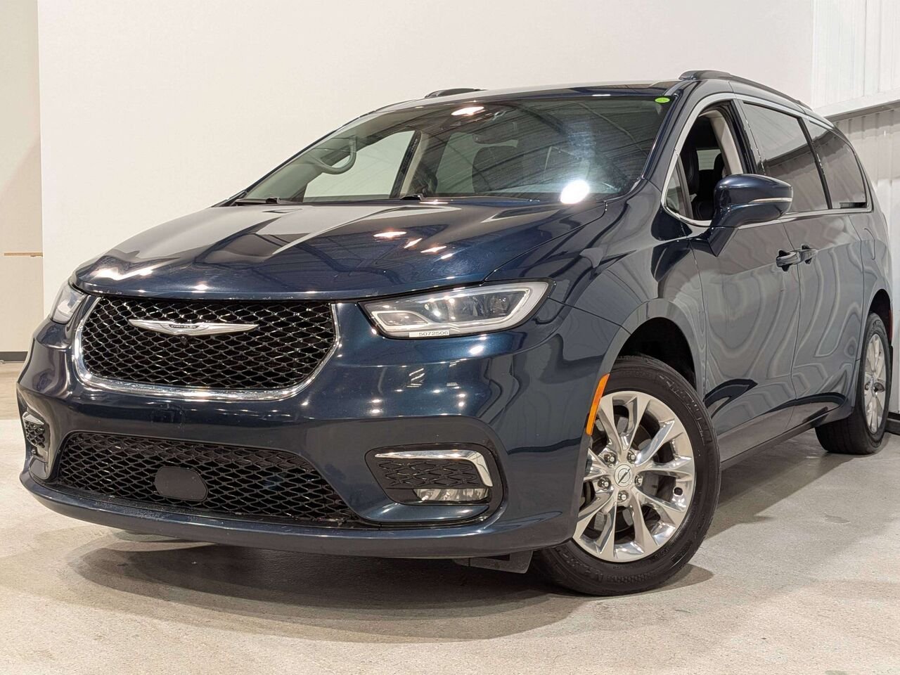 Chrysler Pacifica 2022 Bleu Val-David - photo #0