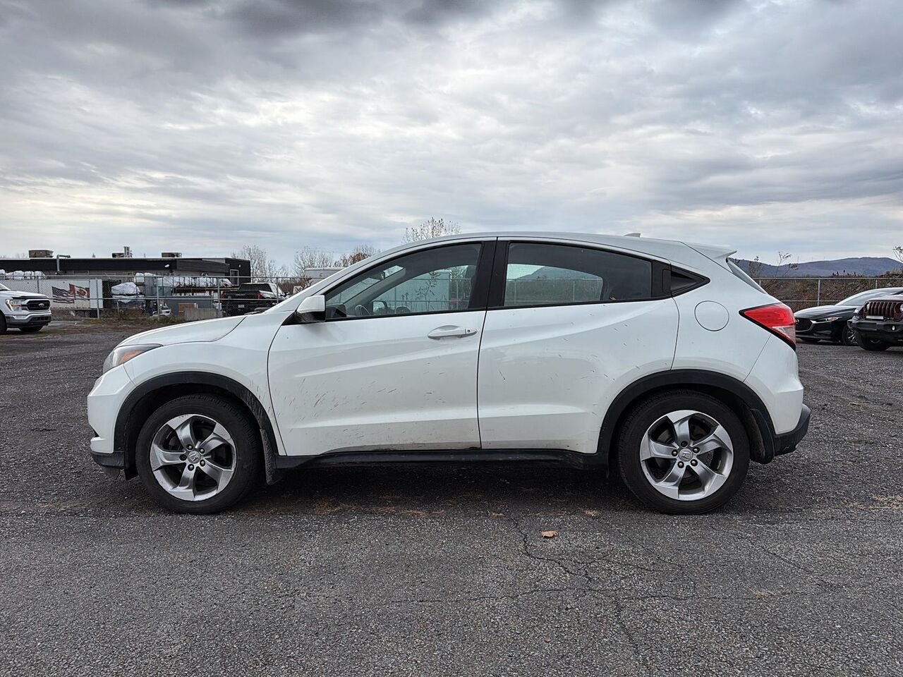 2017 Honda HR-V LX 2RM | BD0442 White Granby - photo #7