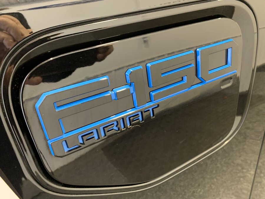 Ford F-150 Lightning LARIAT cabine SuperCrew 4RM caisse de 5,5 pi 2024 Noir