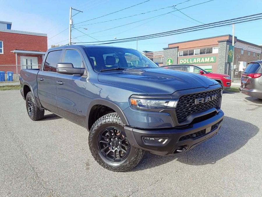 RAM 1500 Rebel cabine d'équipe 4x4 caisse de 5 pi 7 po 2026 Bleu
