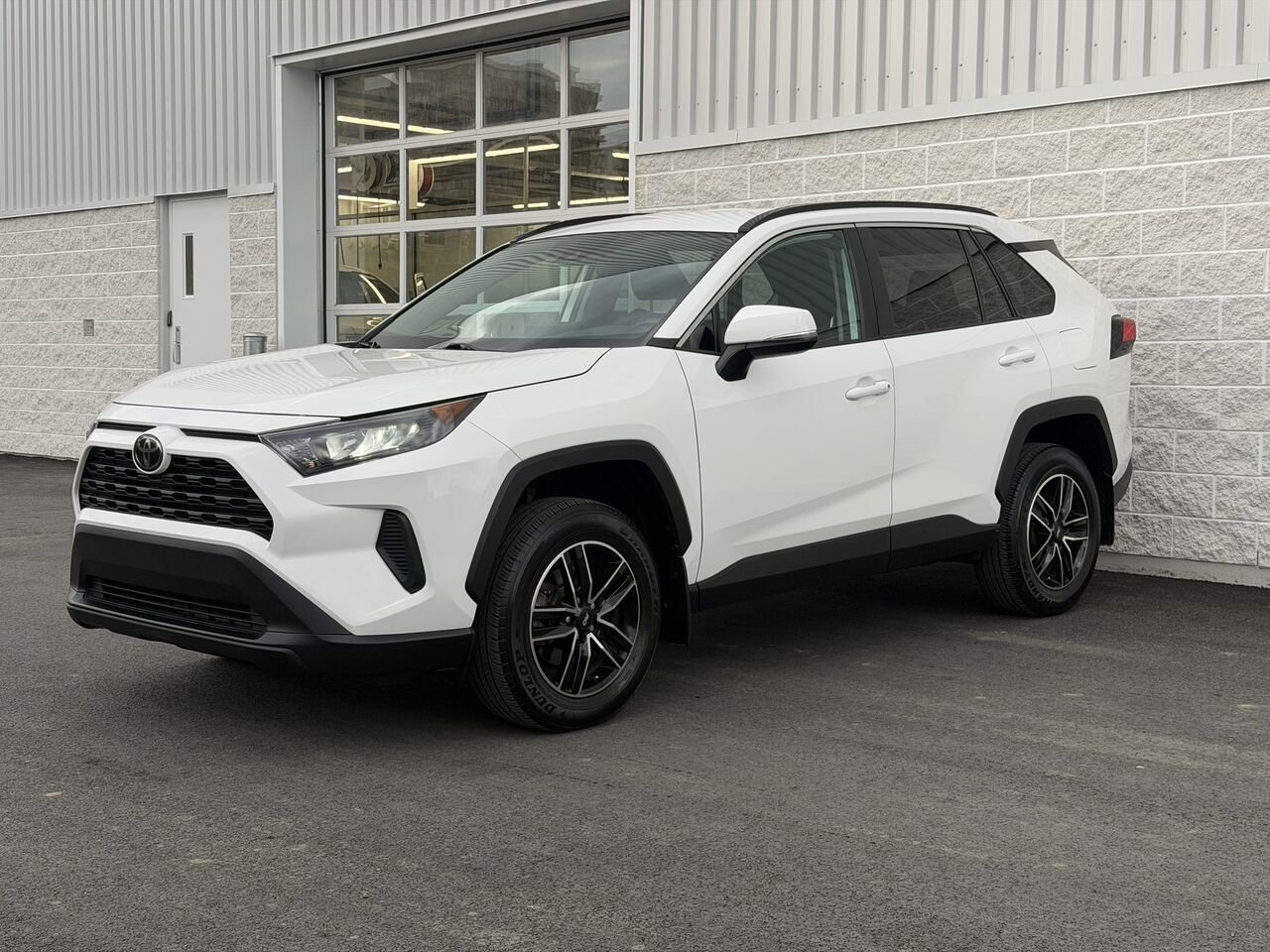 Toyota RAV4 LE 2019 Blanc Laval - photo #0