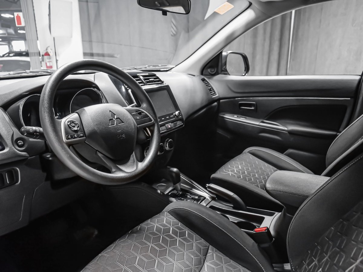 2025 Mitsubishi RVR ES Grey Montreal - photo #1