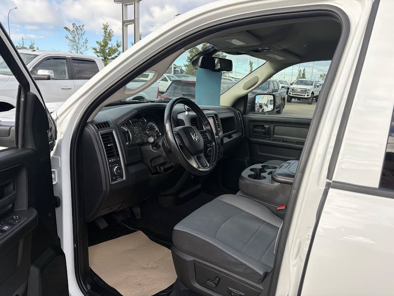2022 Ram 1500 Classic Express 4x4 Quad Cab 6'4 Box White Sherwood Park - photo #5