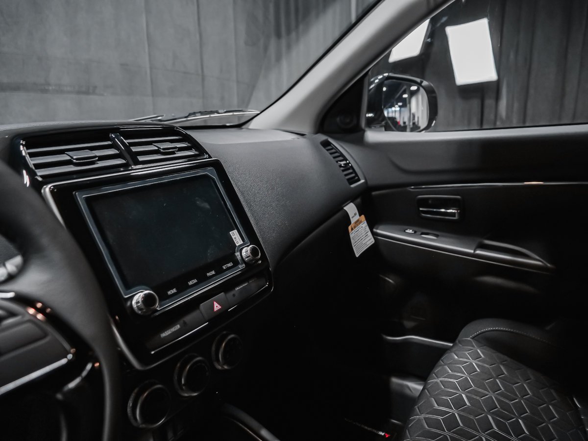 2027 Mitsubishi RVR SE Titanium Grey Montreal - photo #10