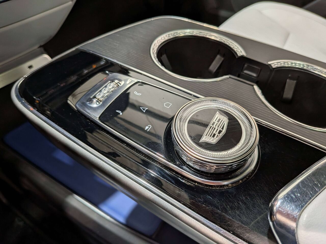 2024 Cadillac LYRIQ 4dr Luxury w/1SD Grey Val-David - photo #32
