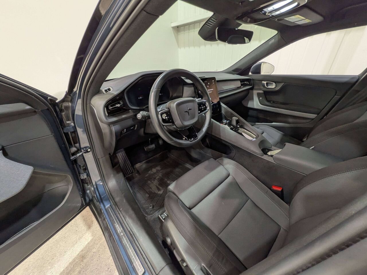2022 Polestar 2 Long Range Dual Motor Grey Val-David - photo #10