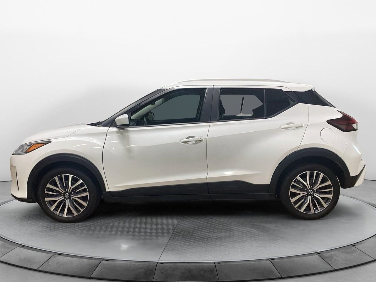 2021 Nissan Kicks SV White Baie-Comeau - photo #2