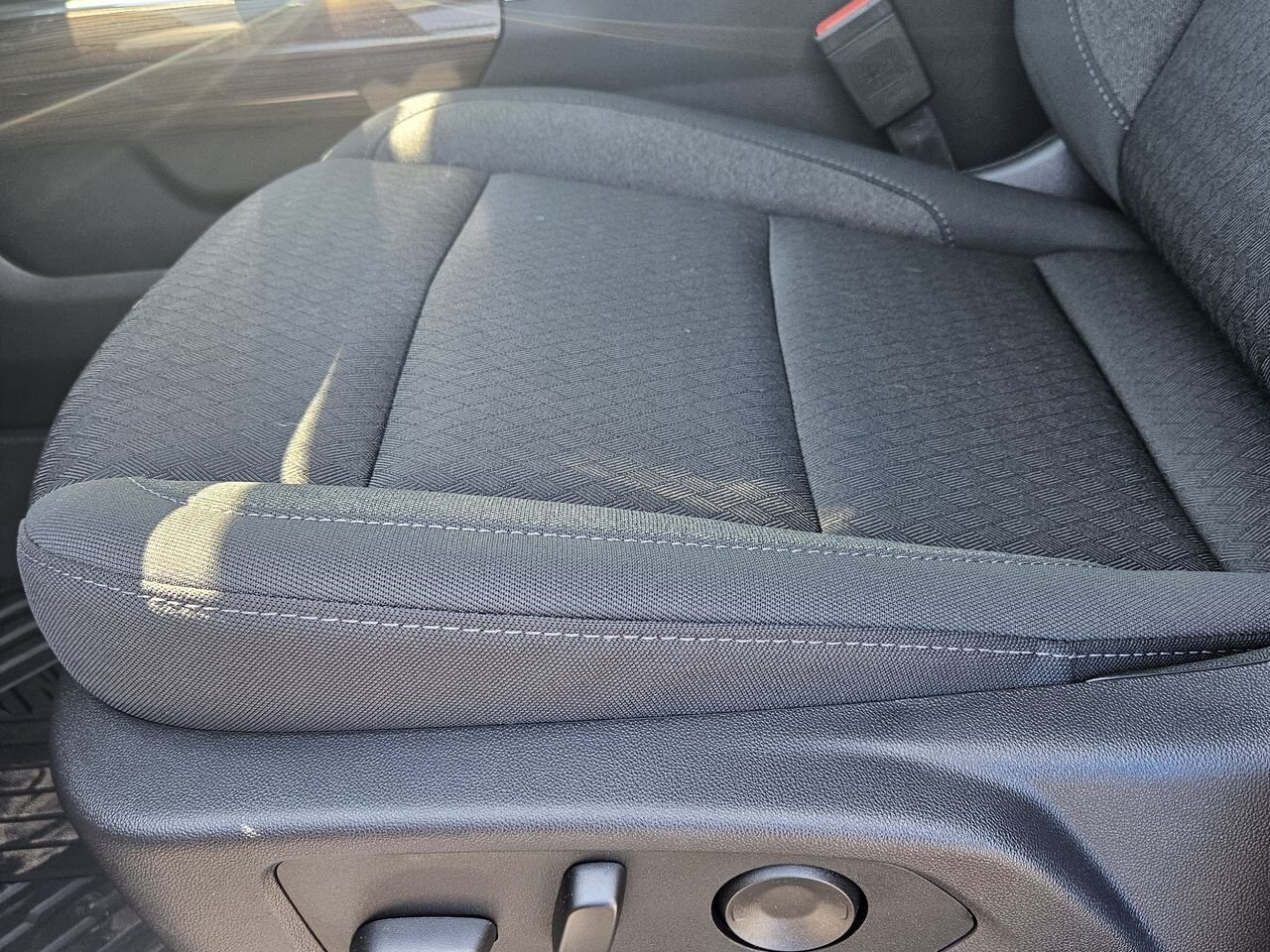 2026 Chevrolet Silverado 1500 RST cabine multiplace 4RM 157 po Summit White Thetford Mines - photo #9