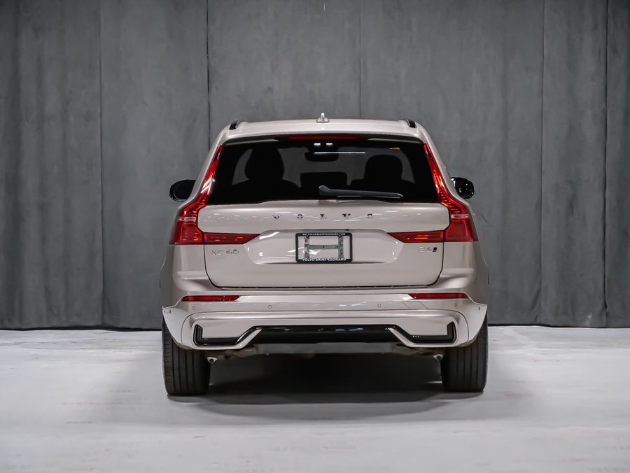 Volvo XC60 Ultimate Dark Theme 2023 Mauve