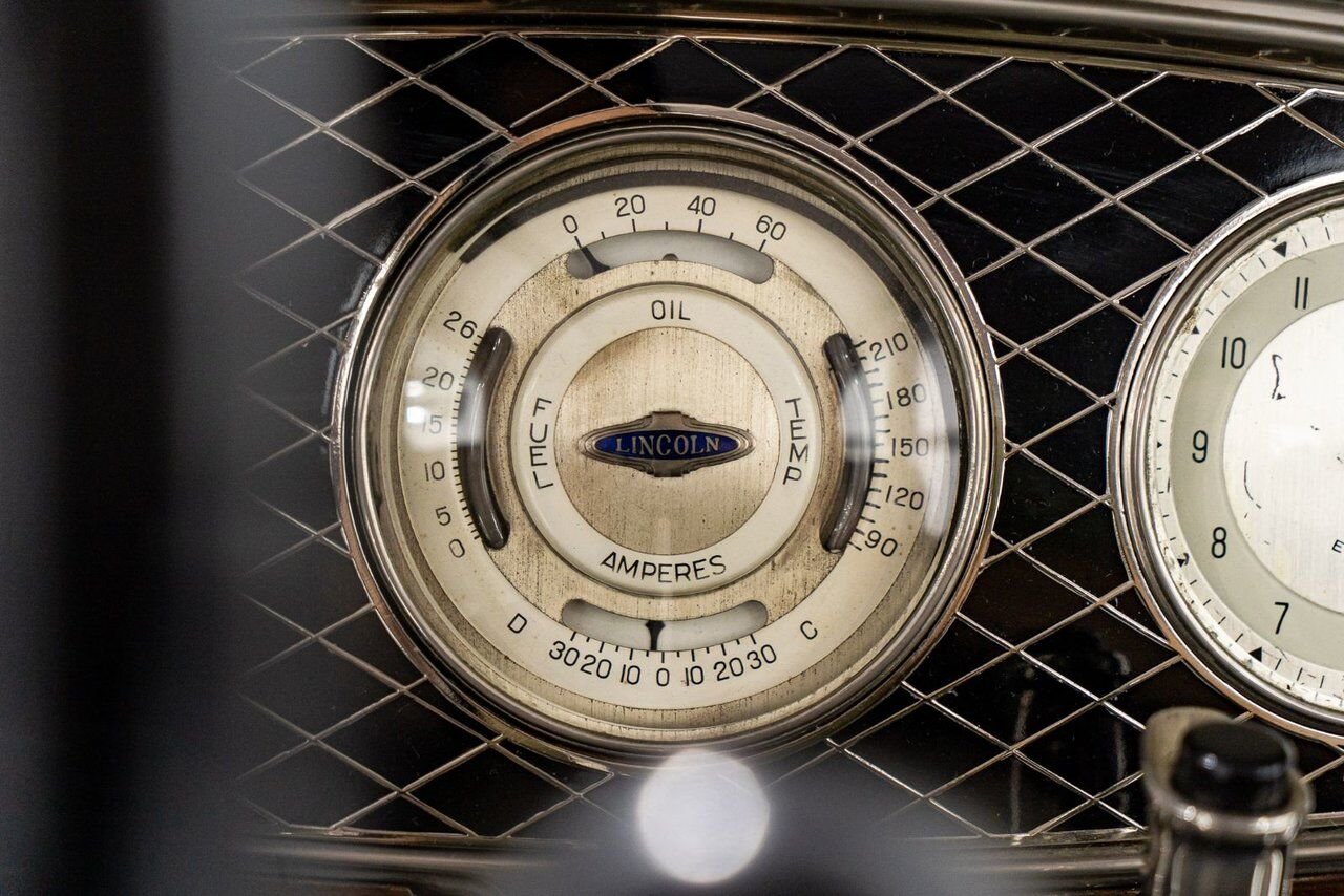 Lincoln KB Victoria Coupe One Of 18 Built, And The Only Known Surviving **PRICE IN USD** 1933 mauve Montréal - photo #63