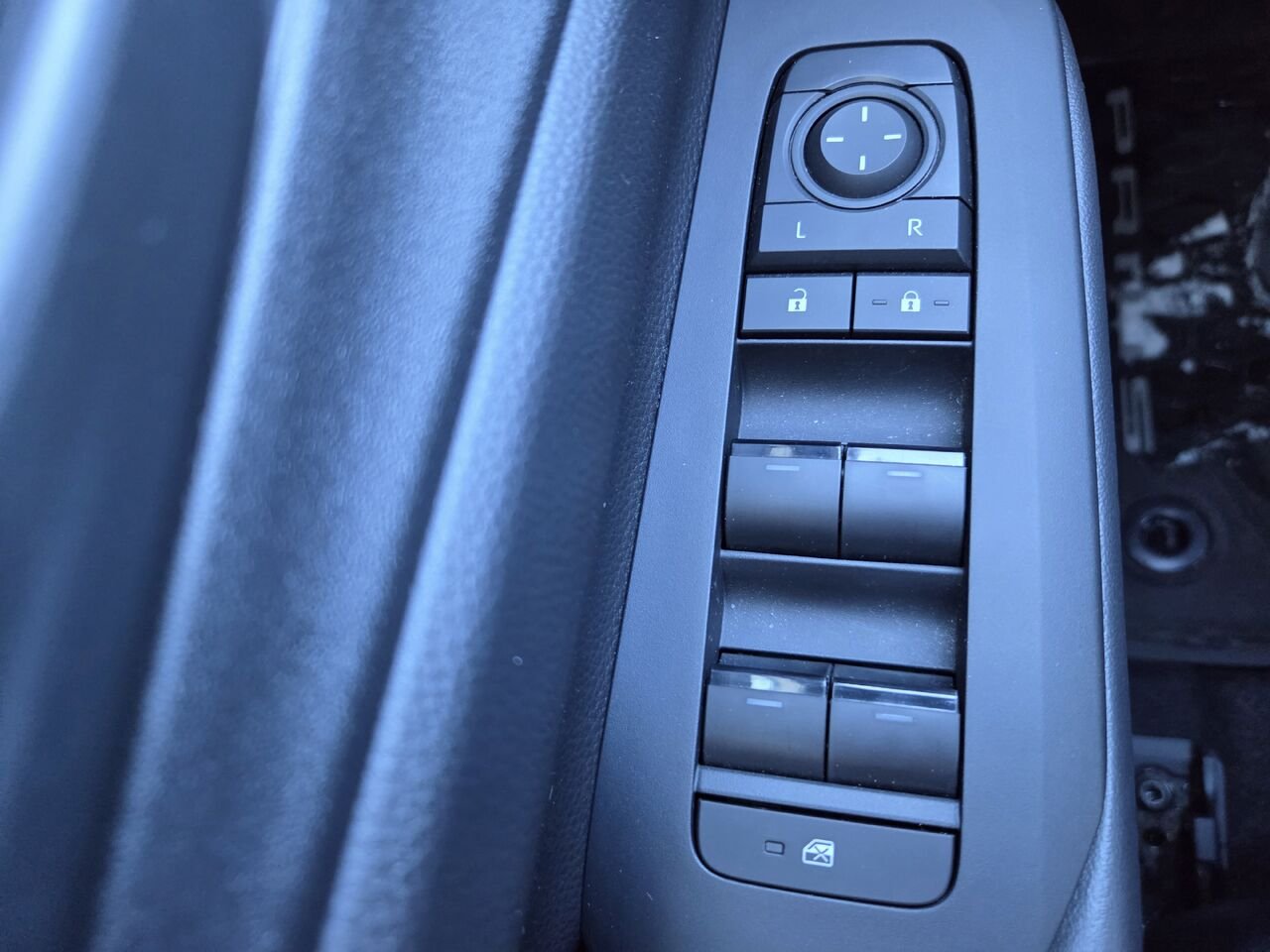 2025 Toyota PRIUS HYBRIDE BRANCHABLE White Mont-Laurier - photo #12