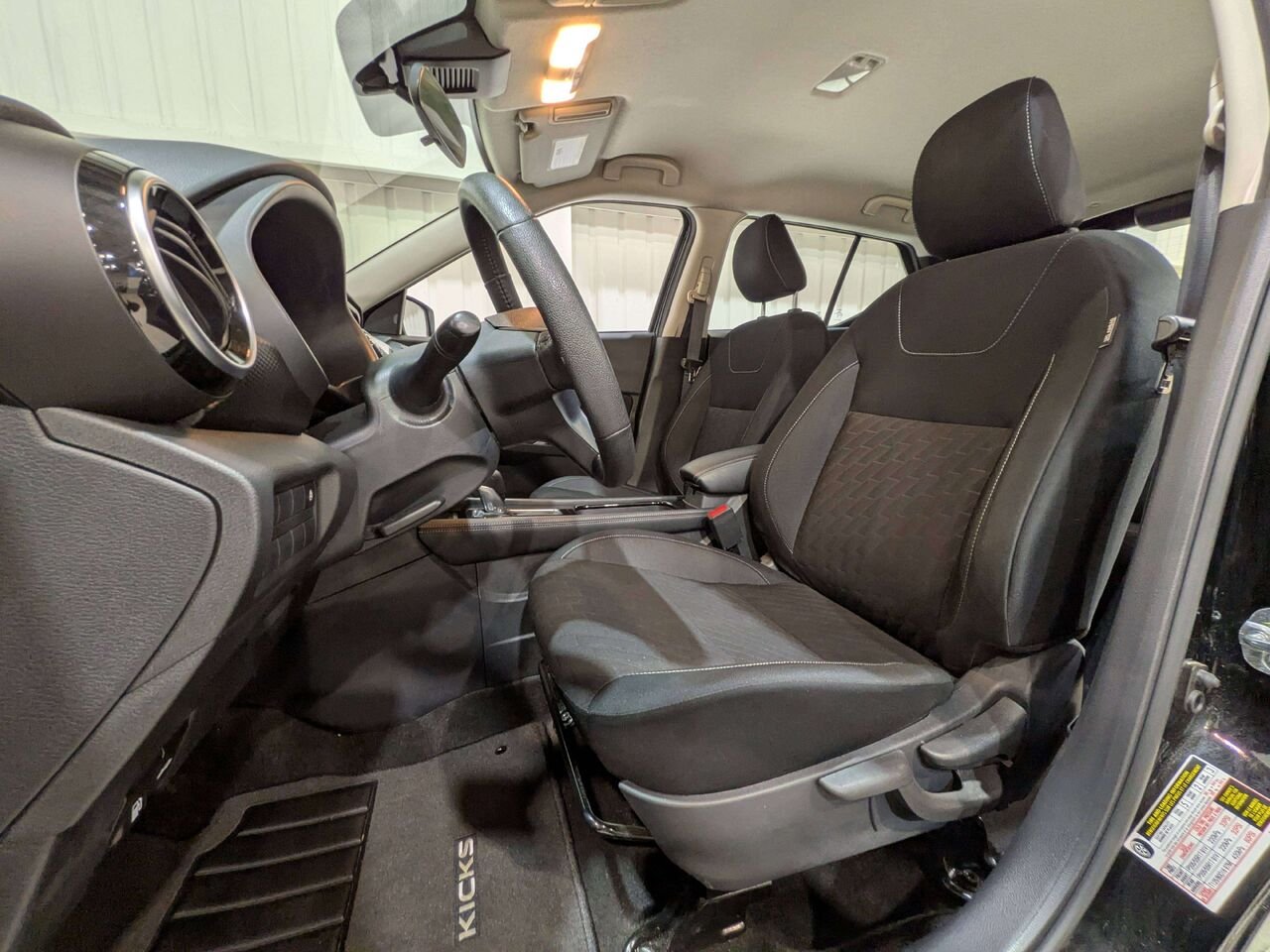2024 Nissan Kicks SV FWD Black Val-David - photo #1