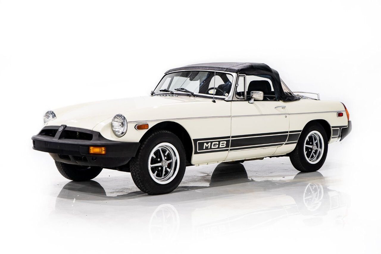 MG B Beautifully presented from former complete restoration 1979 Blanc Montréal - photo #0