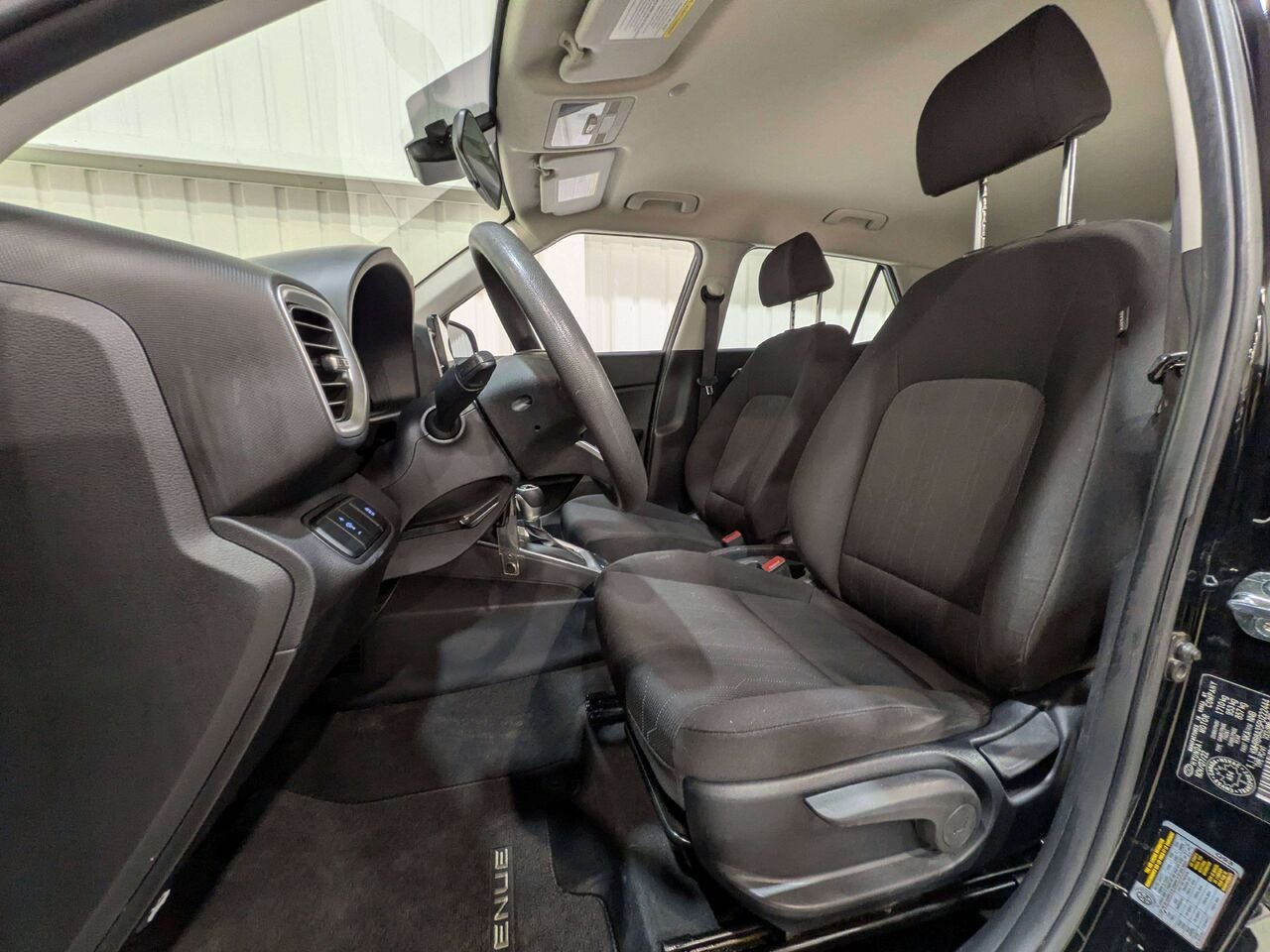 2023 Hyundai Venue Essential IVT Black Val-David - photo #1