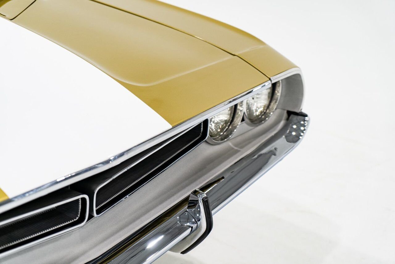 1971 Dodge Challenger *PRIX EN USD* Convertible Fully restored to desirable specifications Gold Montreal - photo #43