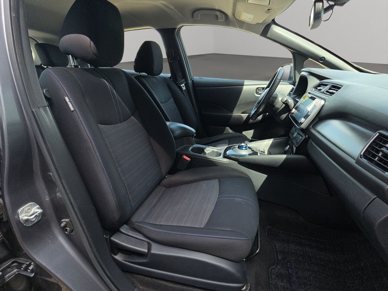 2020 Nissan LEAF SV PLUS à hayon, Commande audio au volant, caméra de recul, détecteur d'angles morts, grosse Grey Val-David - photo #11