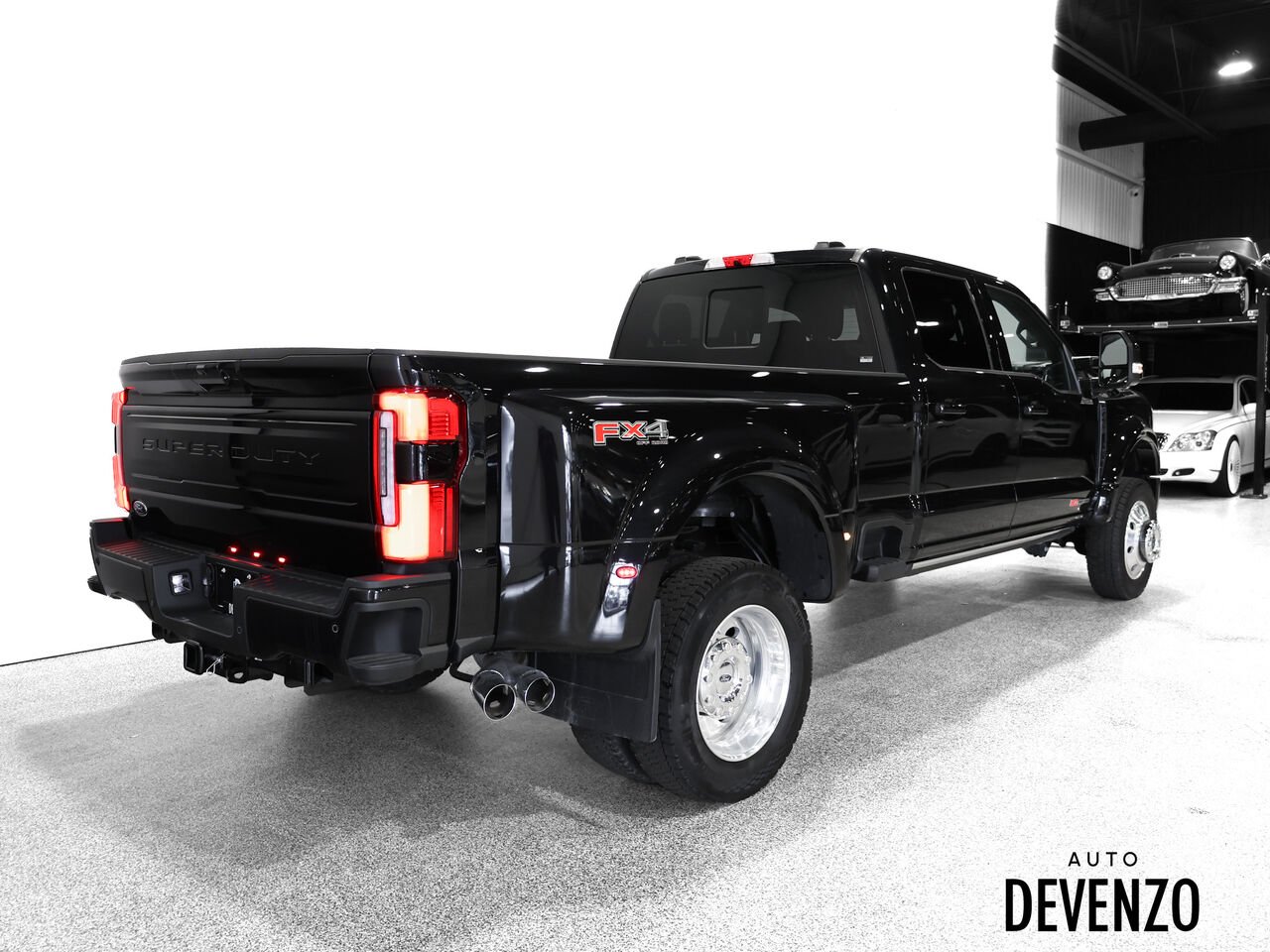 2026 Ford Super Duty F-450 DRW Black Saint-Eustache - photo #3