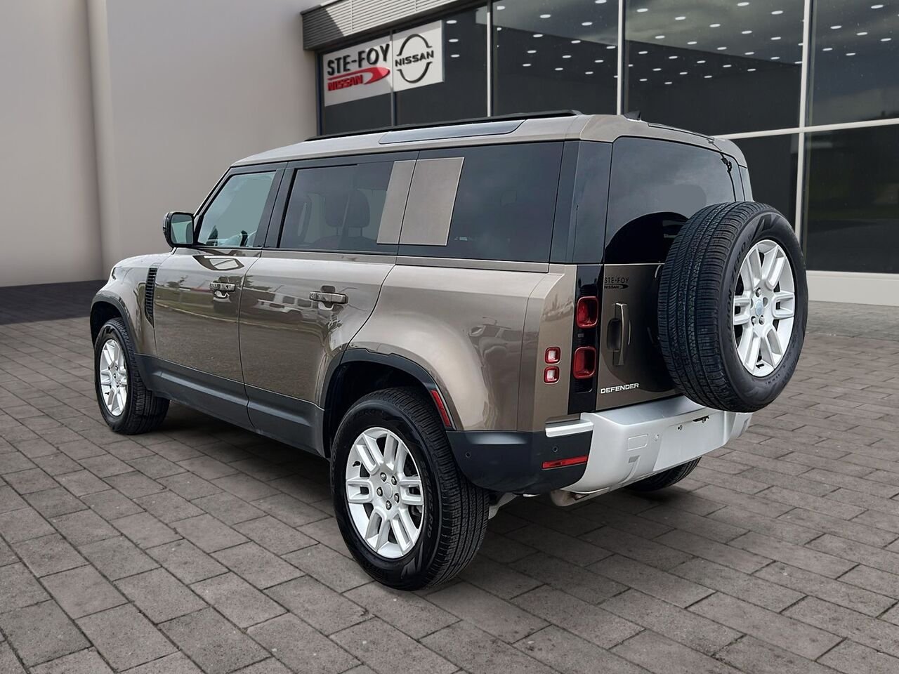 Land Rover Defender 110S 2025 Beige Québec - photo #3