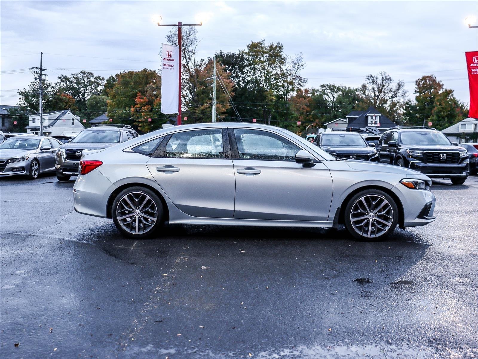 2022 Honda Civic Sedan Touring Ottawa & Gatineau - photo #2
