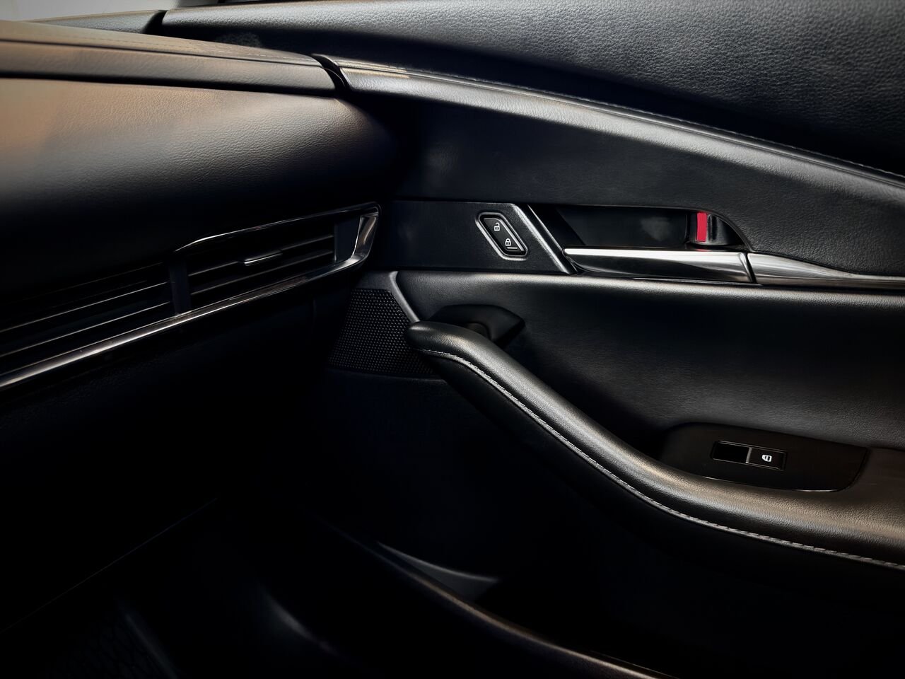 2024 Mazda CX-30 Grey Notre-Dame-des-Prairies - photo #31